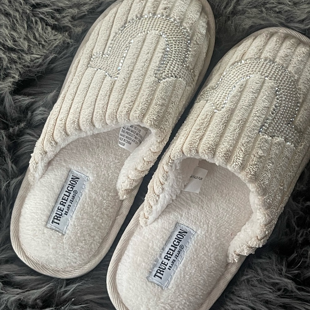 True Religion Cream Slippers Cozy Comfort